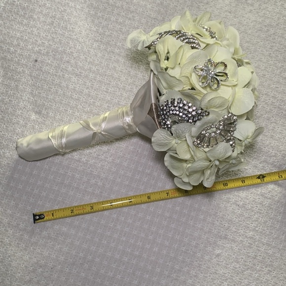 Handmade brooch, wedding bouquet, ivory, and rhinestones - Picture 7 of 10